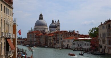 Découvrez le Carnaval de Venise : traditions et histoire fascinantes
